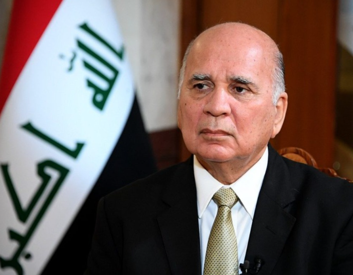 وزير الخارجية العراقي يؤكد لنظيره الإيراني أهمية إعادة فتح مضيق هرمز