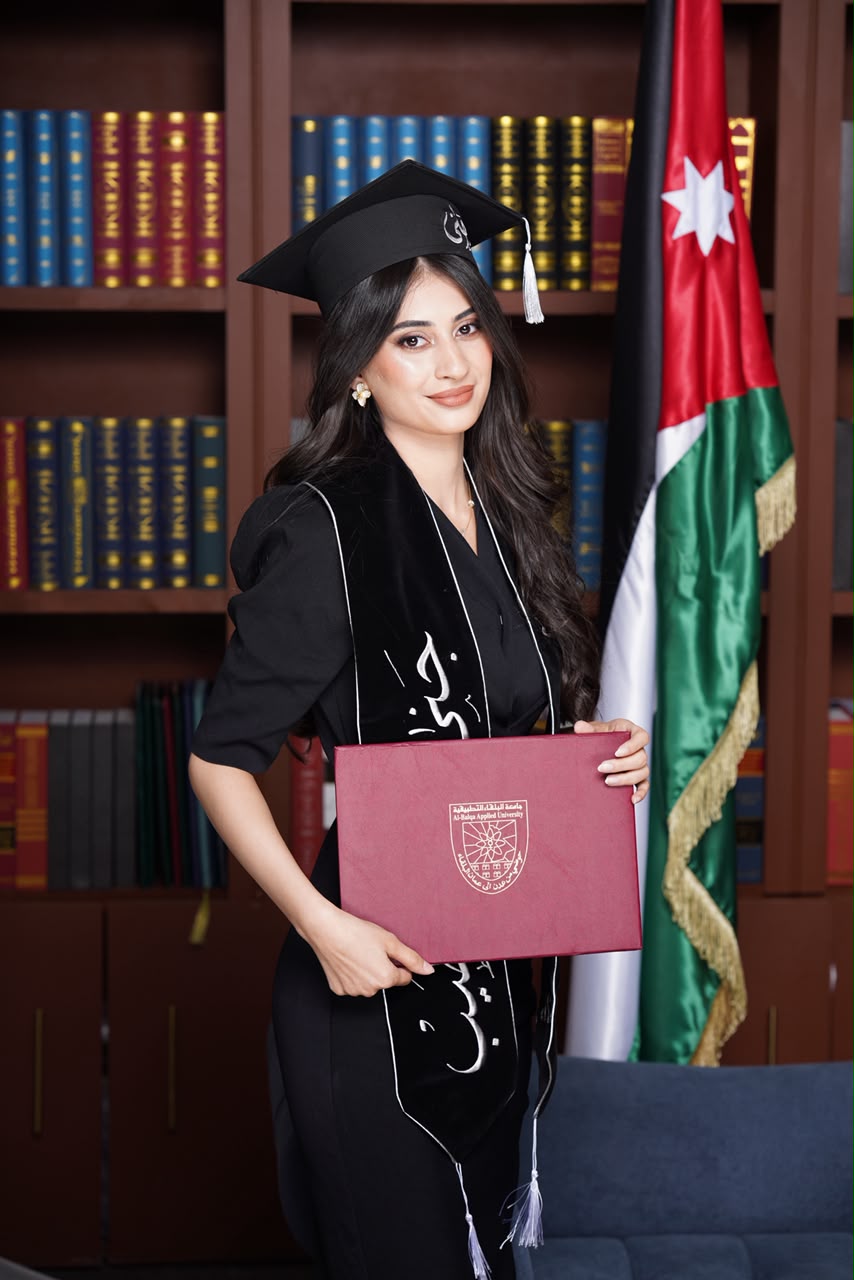 جنى علاء الطيب ..  مبارك التخرج