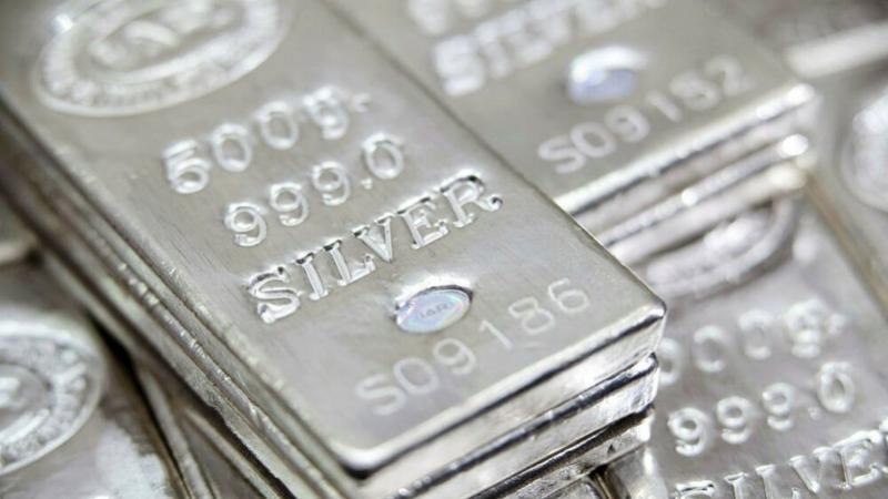 الفضة تهبط لأدنى مستوى منذ تشرين الثاني 2025