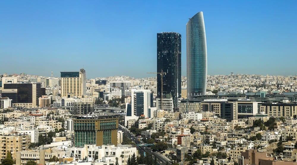 طقس لطيف الجمعة وزخات مطرية شمال المملكة