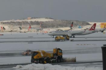 إلغاء 36 رحلة من وإلى مطار إسطنبول بسبب الأحوال الجوية