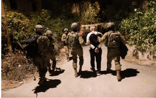 الاحتلال يعتقل 20 فلسطينياً في الضفة الغربية 