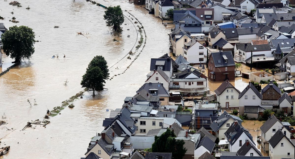 ليس لها مثيل منذ قرن ..  فيضانات ألمانيا تحول الشوارع أنهارا