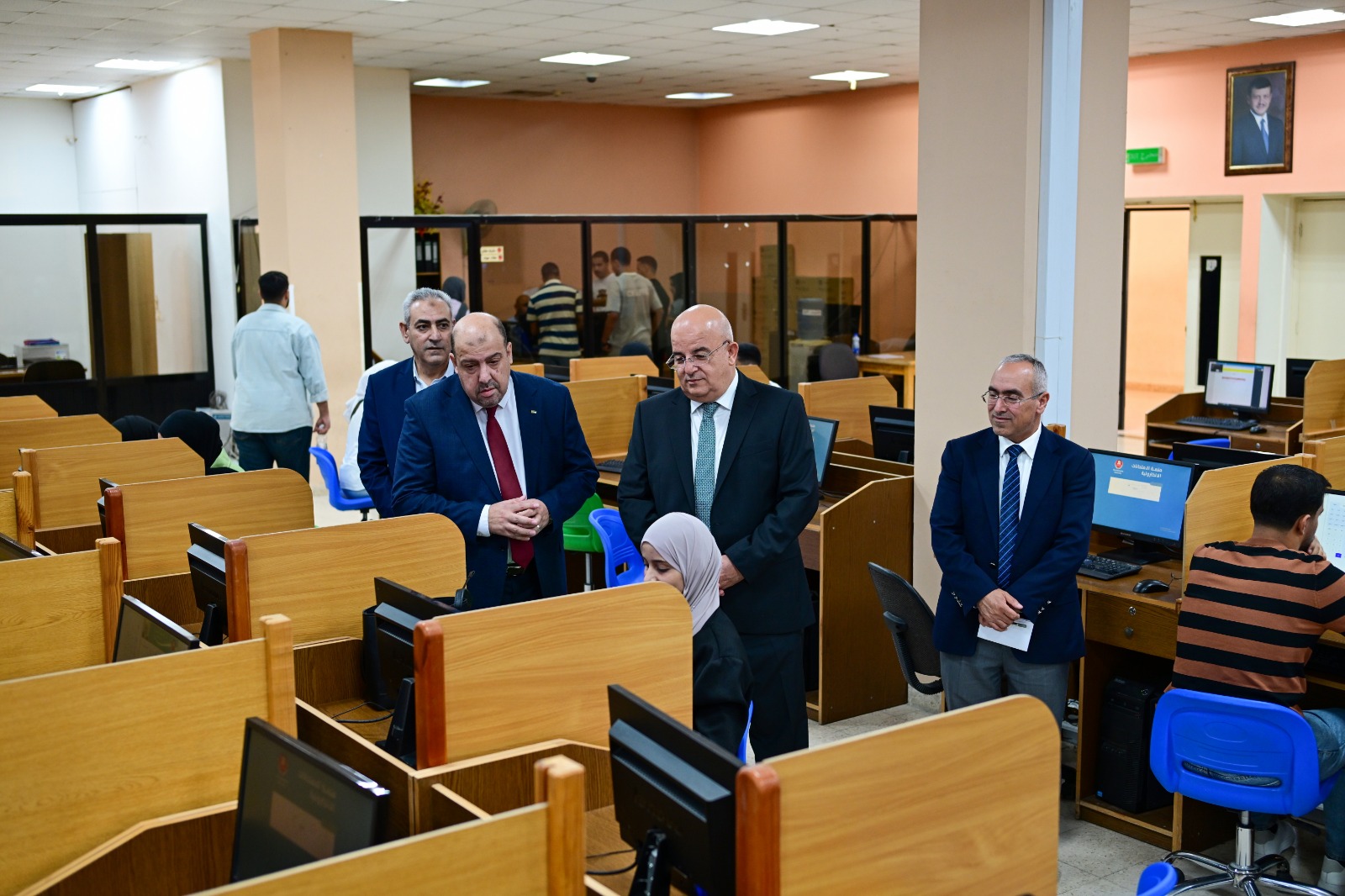 رئيس الجامعة الهاشمية يتفقَّد سير امتحانات المستوى للطلبة المستجدين