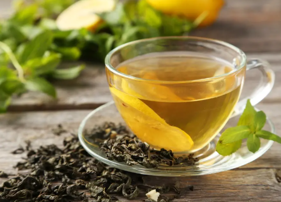 ماذا يحدث للجهاز الهضمي عند شرب الشاي الأخضر بانتظام؟