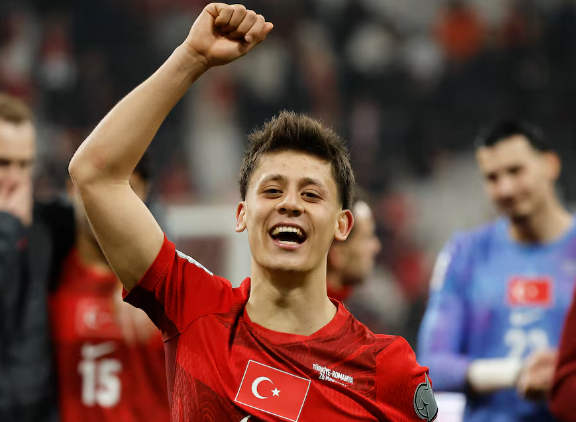 تركيا على بعد مباراة واحدة من كأس العالم بعد إبداع جولر 