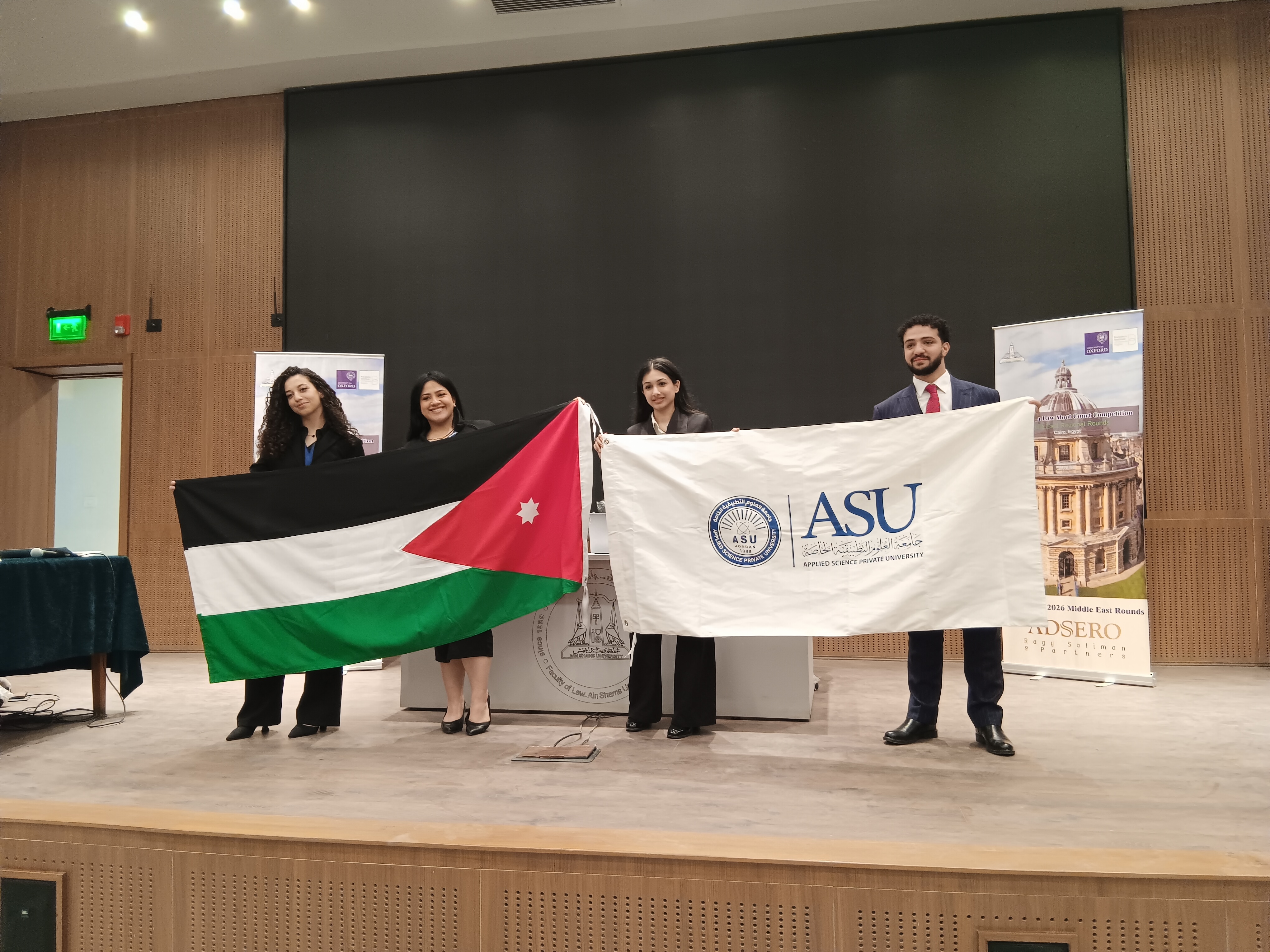 فريق كلية الحقوق في العلوم التطبيقية إلى نهائيات أكسفورد العالمية للمحكمة الصورية 2026