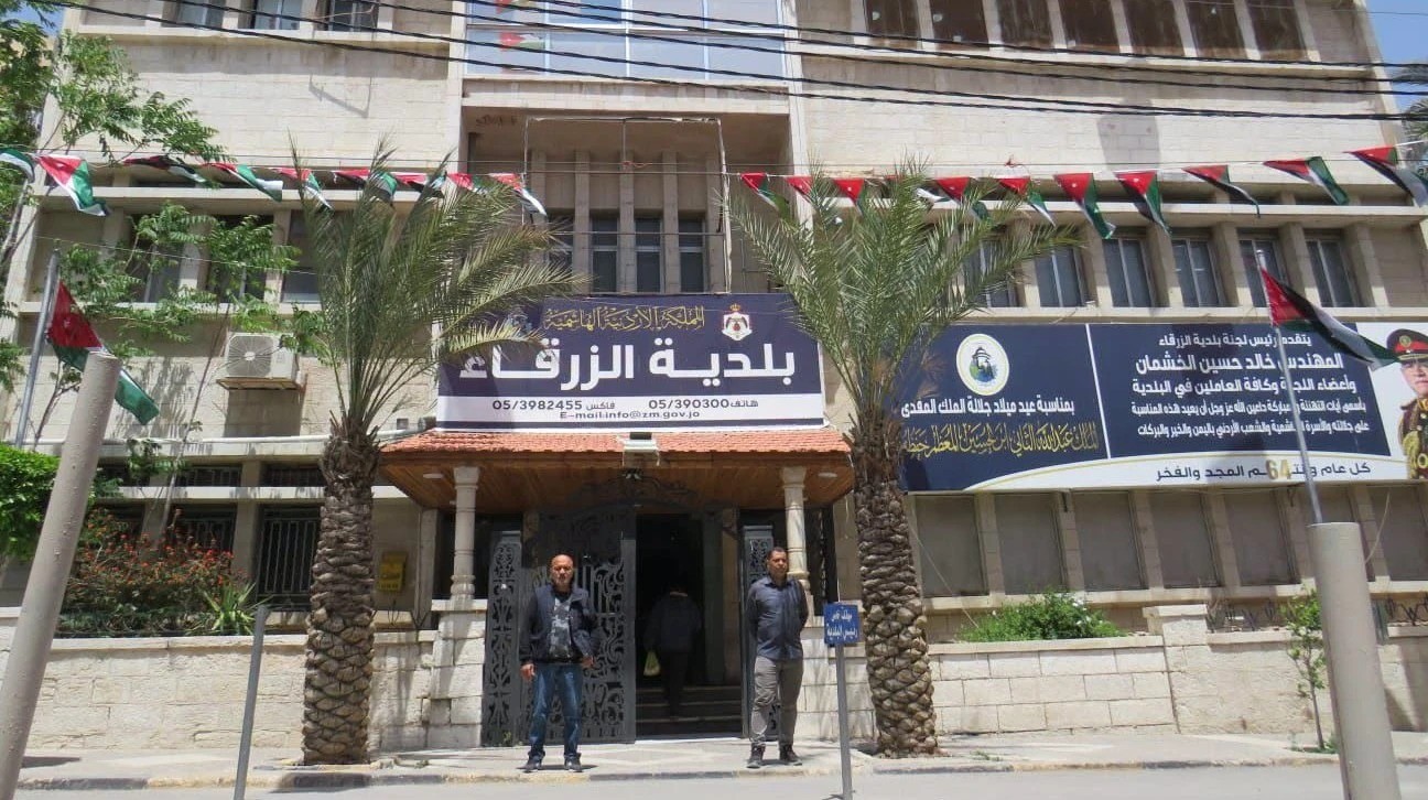 بلدية الزرقاء تكثف جهودها للتعامل مع الحالة الجوية