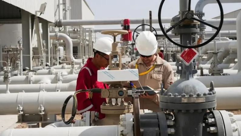 العراق يخفض سعر بيع خام البصرة المتوسط لآسيا في آب