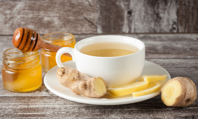 لتخفيف الانتفاخ وتعزيز الهضم بسرعة ..  إليك أفضل 7 مشروبات طبيعية