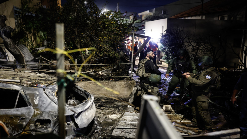 قتيلان وإصابات ودمار في تل أبيب بعد هجوم صاروخي إيراني