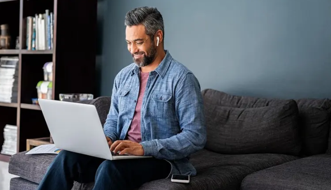 احذر وضع اللابتوب فيها ..  أسوأ 4 أماكن لوضع جهاز الكمبيوتر المحمول