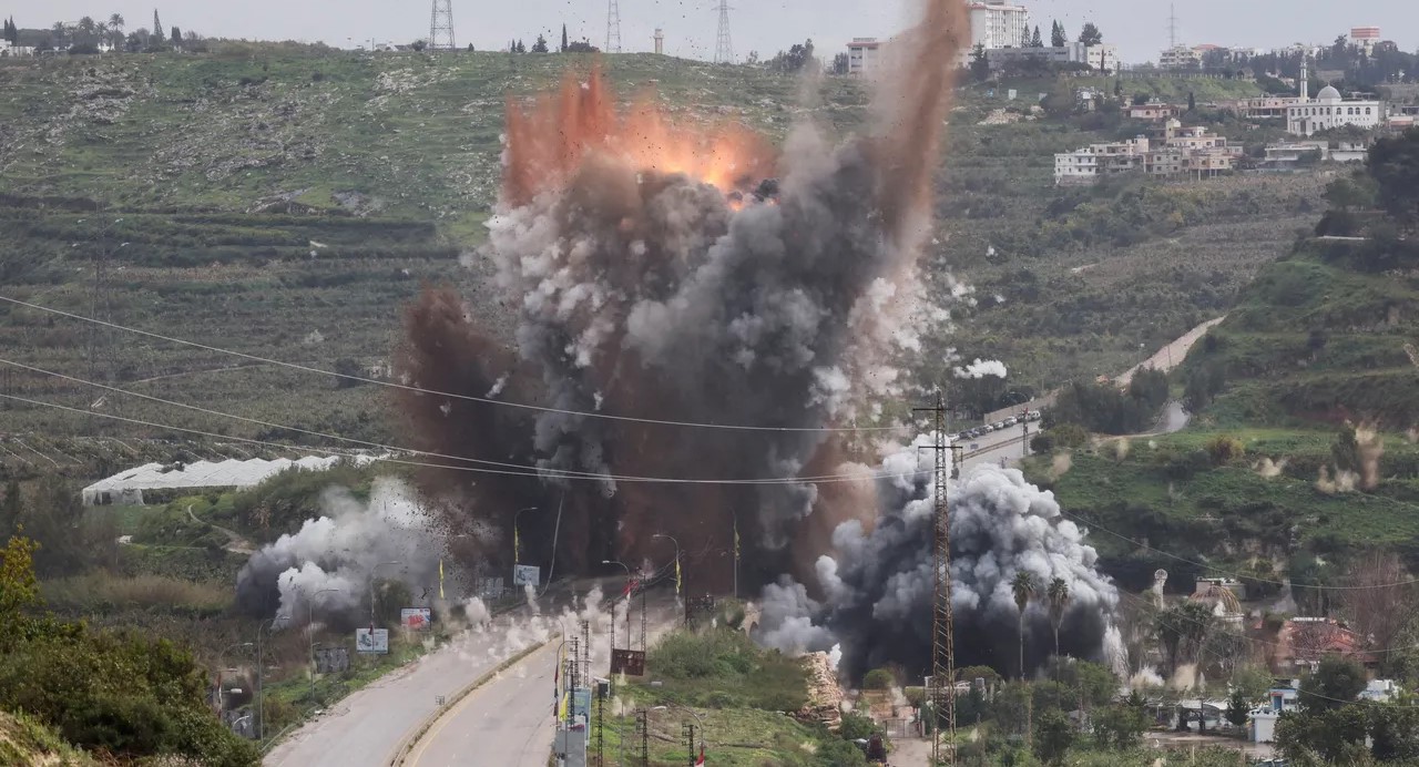 الطيران الإسرائيلي يستكمل قصف الجسور على نهر الليطاني جنوب لبنان