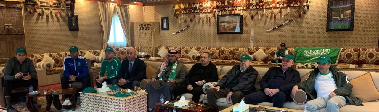 سفيرا السعودية وقطر والمصري والنابلسي يجتمعون في مباراة السعودية وبولندا