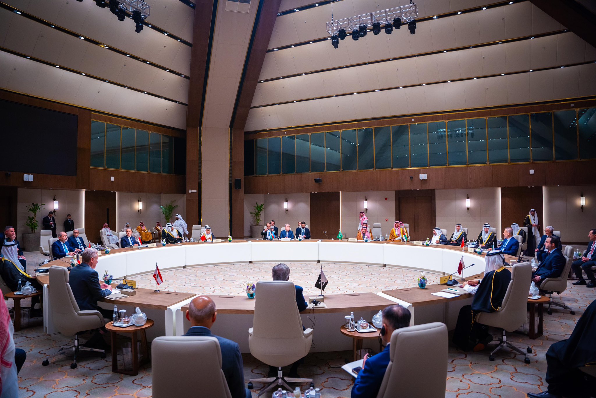 اجتماع الرياض: ضرورة كبح التصعيد الإيراني ووقف الهجمات