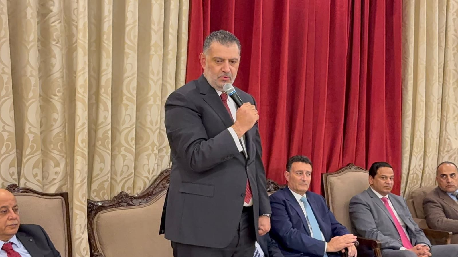 البَطاينة طَلب والصَفدي أعطى ..  البَطاينة وأبو طَبنجة نَسايب 