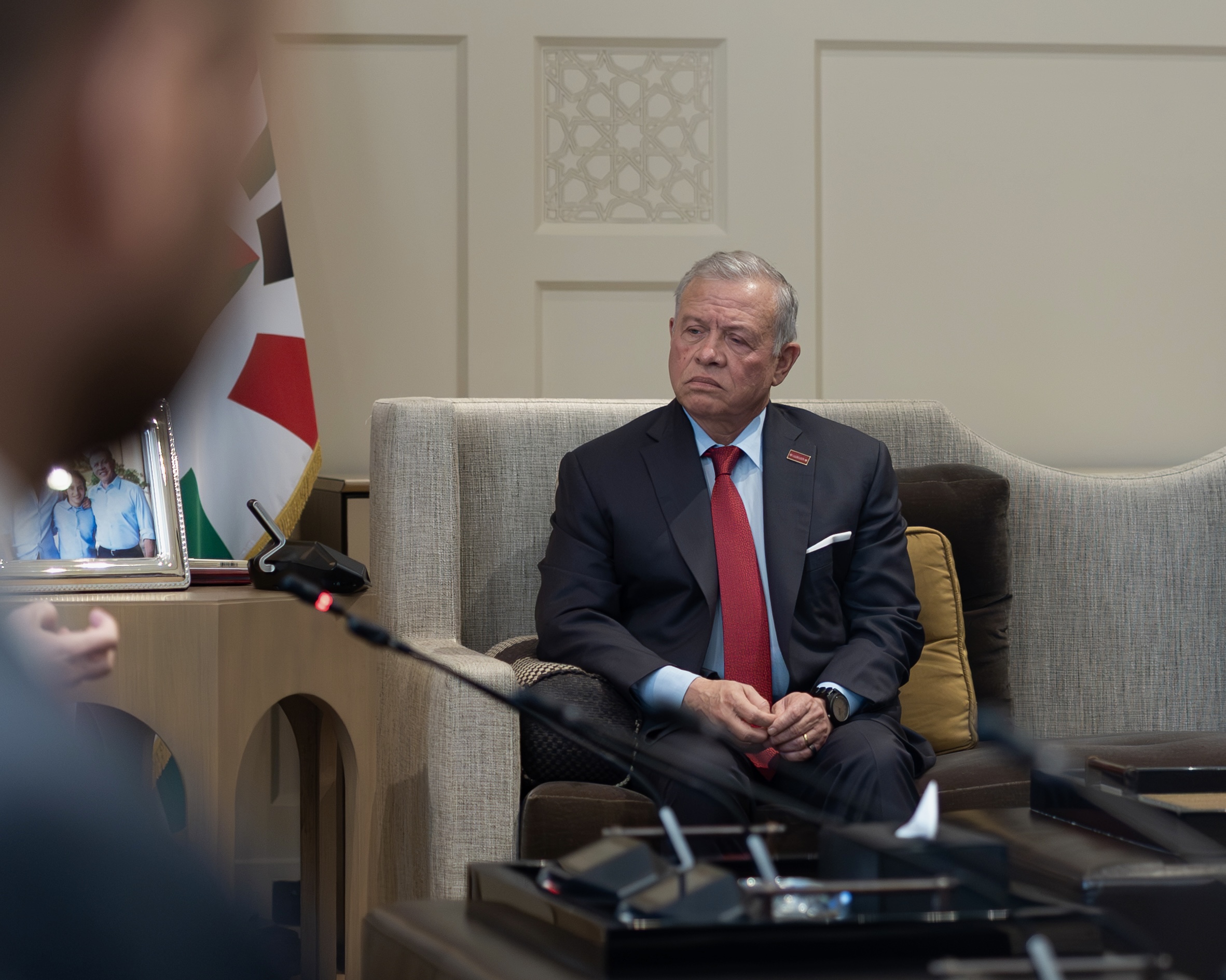 الملك: تطوير العلاقات الاقتصادية والتجارية والتعاون الأمني الأردني السوري