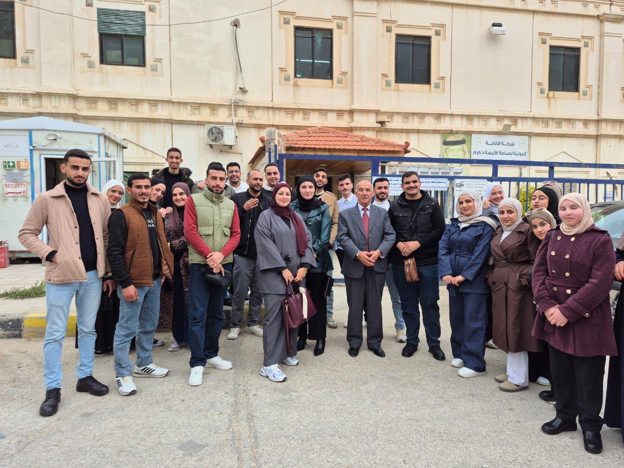 جامعة إربد الأهلية تُعزز التعليم التطبيقي بزيارة ميدانية لطلبة “التربية المهنية” إلى مصانع مدينة الحسن الصناعية