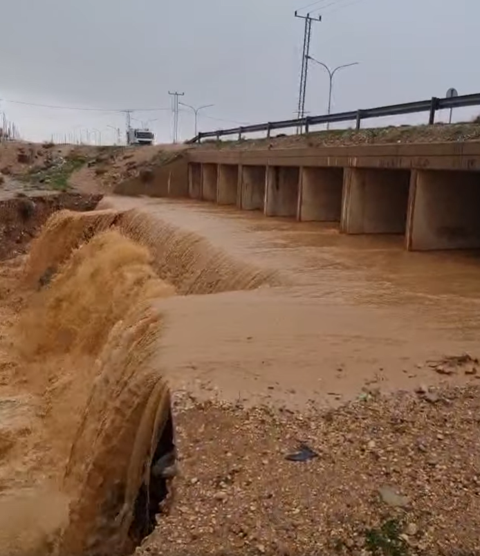 الأشغال تتعامل مع 46 بلاغًا رئيسًا خلال المنخفض 