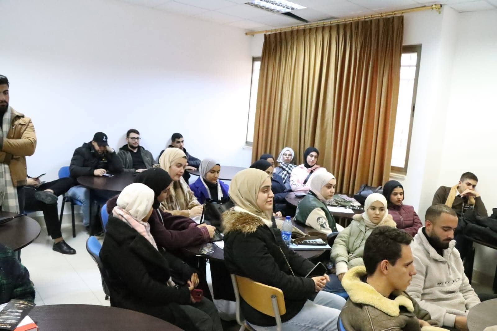 جامعة عجلون الوطنية تعقد ندوة حول ريادة الأعمال والعمل الحر في عصر التحول الرقمي