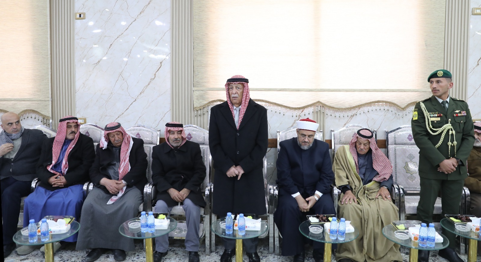 مندوبا عن الملك وولي العهد ..  العيسوي يعزي عشيرتي الخضير وأبو زيد