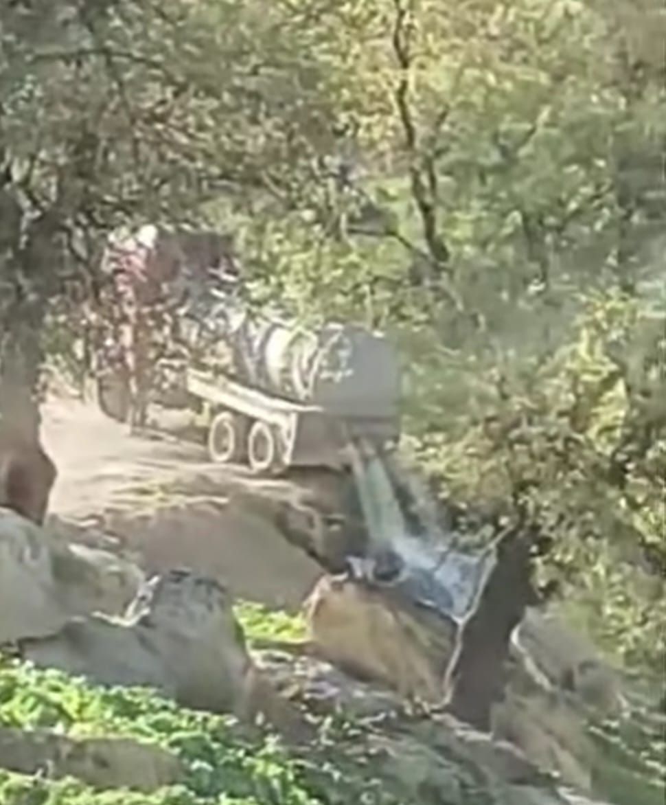 إربد ..  ايقاف صاحب صهريج فرغ حمولة مياه عادمة في واد