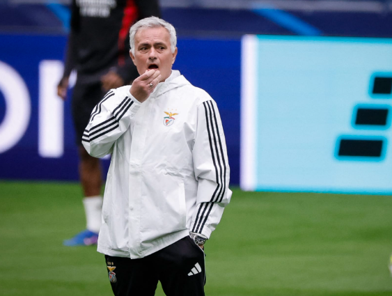 ريال مدريد يعلن تعيين جوزيه مورينيو مدربًا لمدة 3 مواسم 