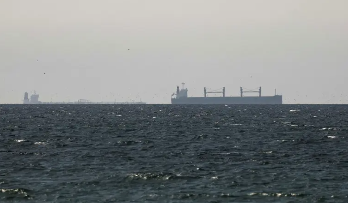 الحرس الثوري يهدد بإغلاق مضيق هرمز بالكامل 