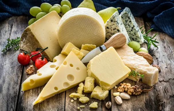 ليست كل الأجبان ضارة ..  6 أنواع صحية لمن يراقب ضغط الدم