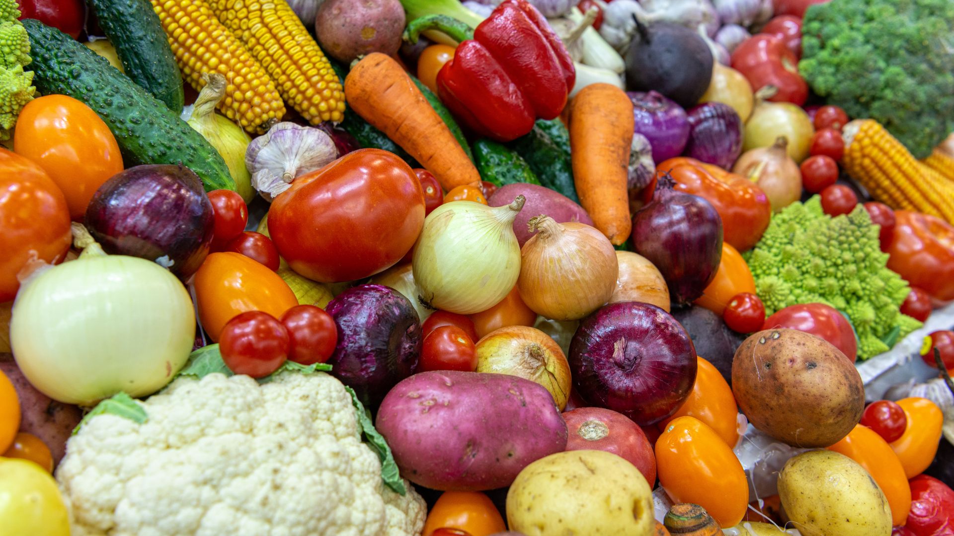 2200 طن من الخضار ترد السوق المركزي الأحد 