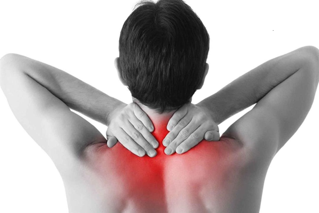 ألم الرقبة وتنميل الأصابع ..  إشارات تحذيرية قد تكشف مشكلة خطيرة في الأعصاب