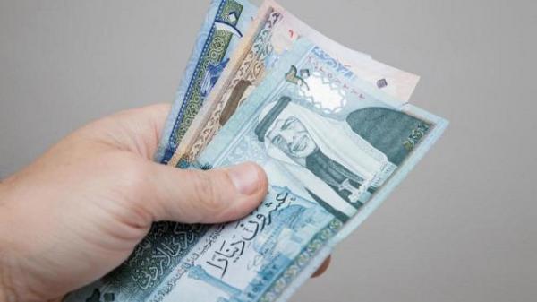 هل تعطى زكاة الفطر للزوجة او الابنة؟ ..  الافتاء تجيب