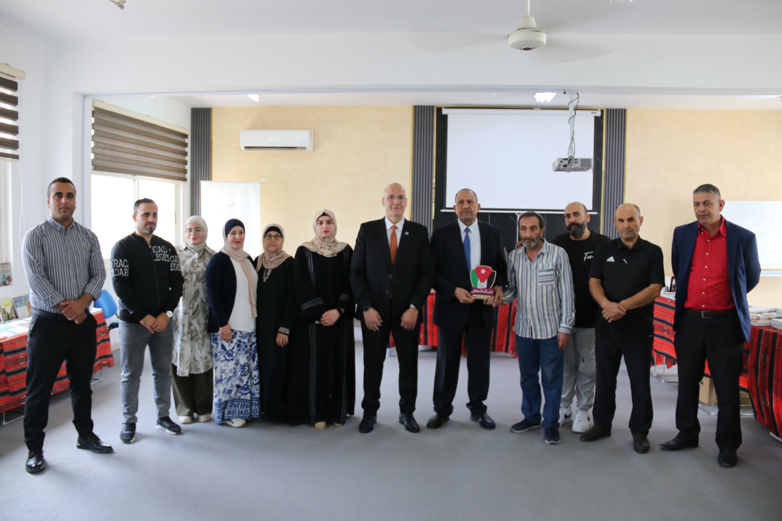 جامعة إربد الأهلية تُنظّم بازارًا خيريًا لدعم الأطفال المكفوفين وتَعزيز قيم التكافل المجتمعي