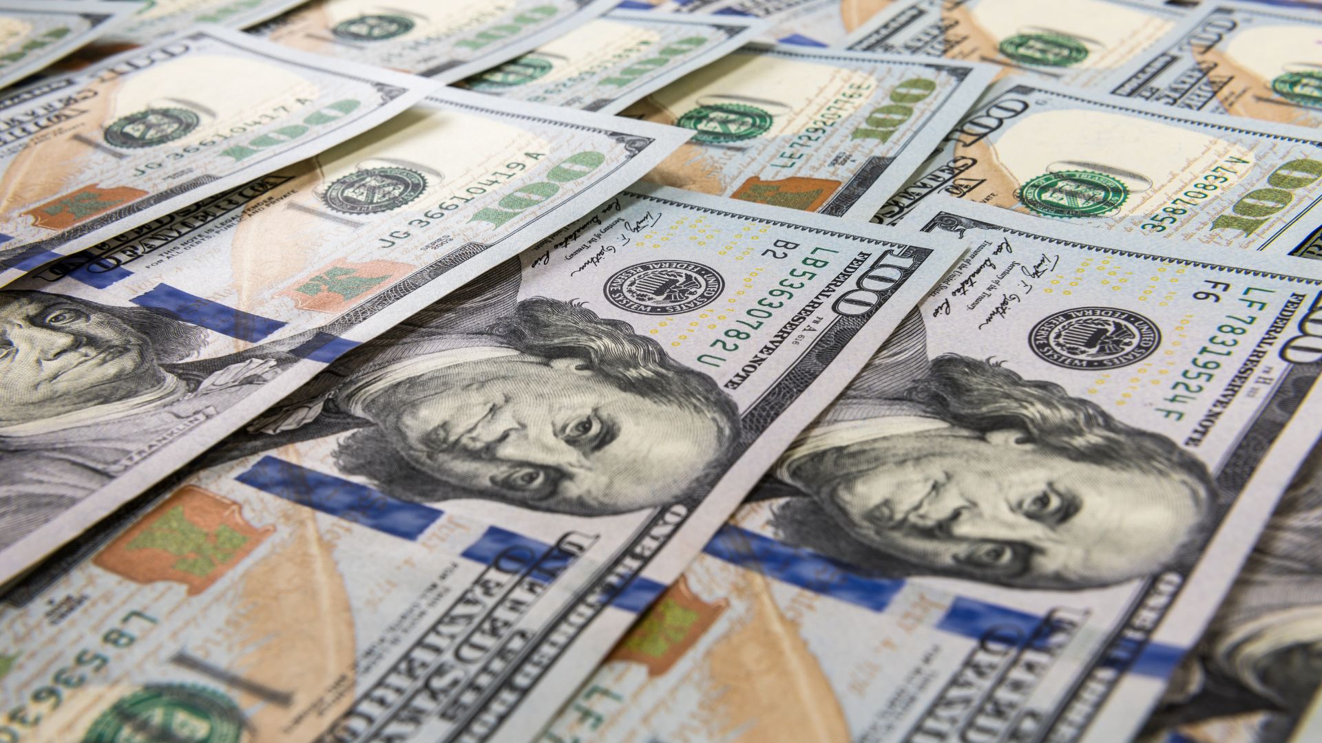 الدولار يتجه نحو تسجيل أكبر تراجع أسبوعي له منذ كانون الثاني