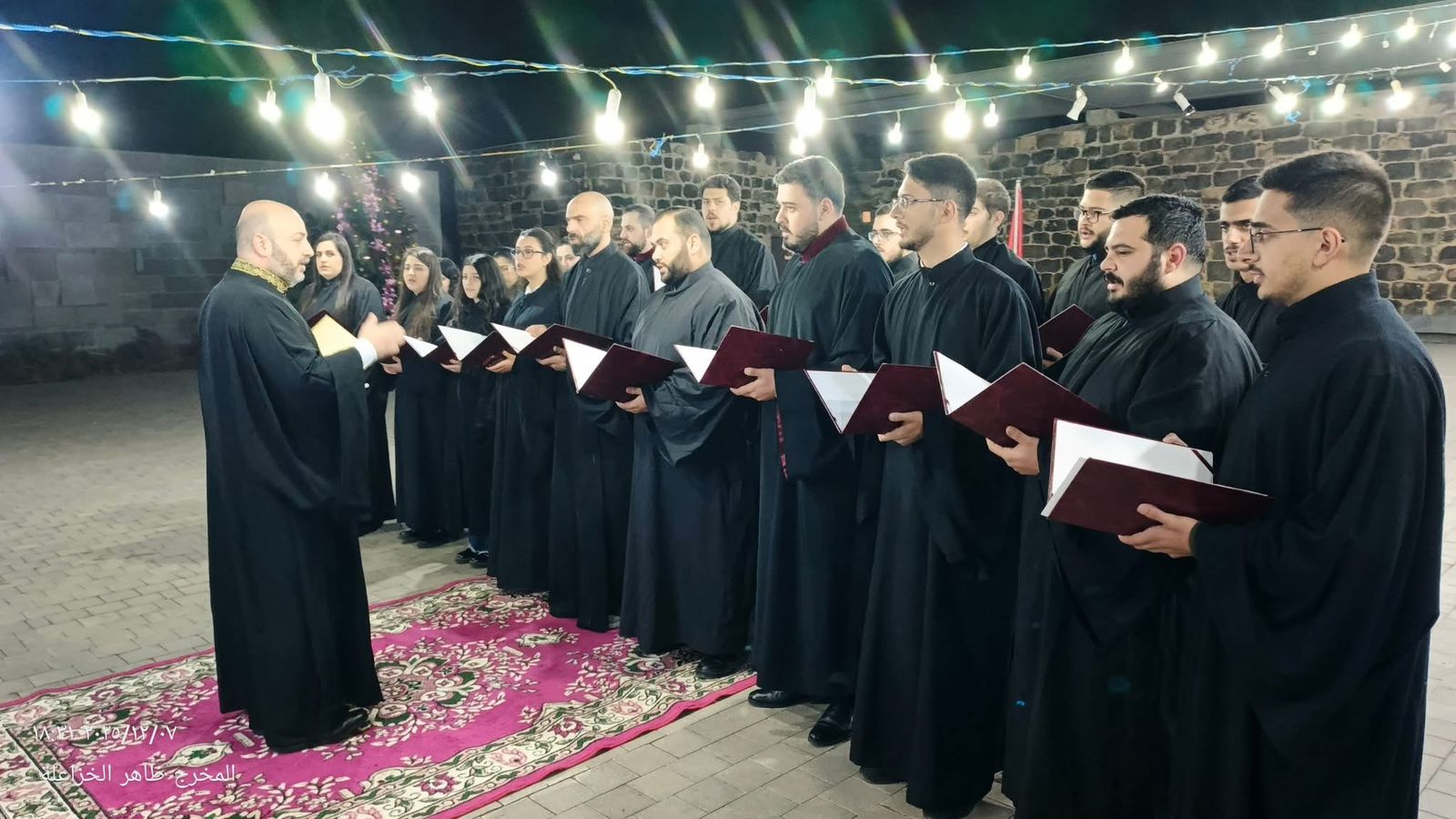 اضاءة شجرة عيد الميلاد في ام الجمال