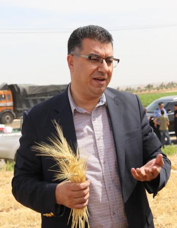 وزير الزراعة يتفقد واقع المحاصيل والمشاريع في الرمثا 