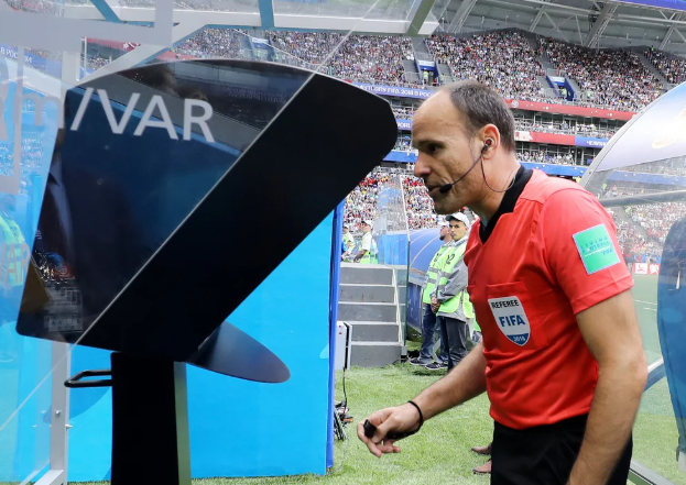 البيطار: مستقبل للذكاء الاصطناعي في تحكيم كرة القدم 