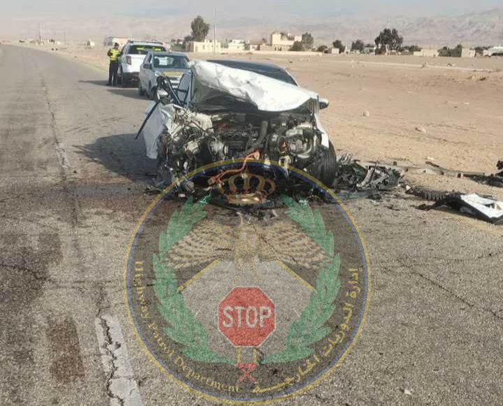 وفاة و3 إصابات بتصادم مركبتين على طريق وادي عربة