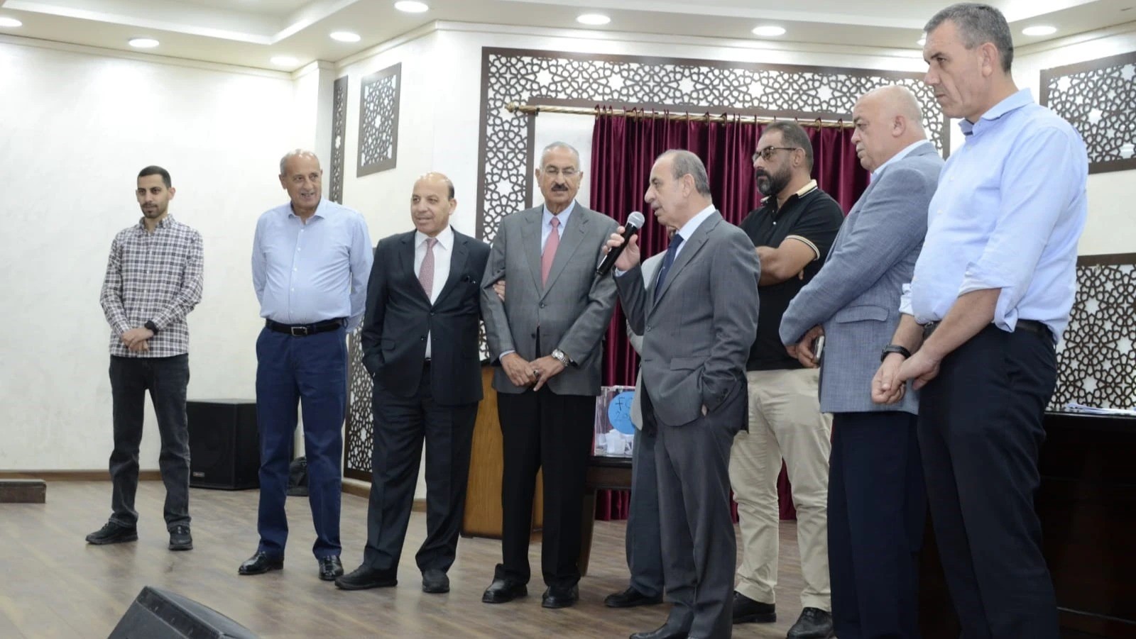 وزير الإدارة المحلية يتفقد انتخابات مجلس بلدي أطفال إربد