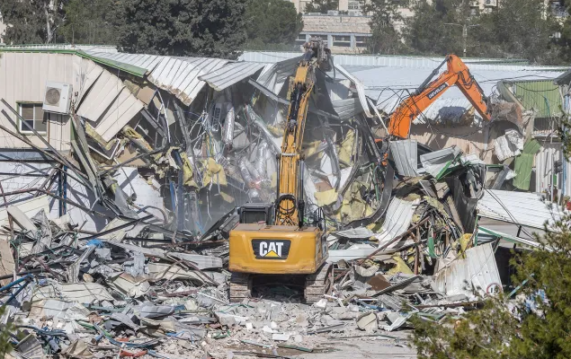 الشؤون الفلسطينية تدين هدم قوات الاحتلال مباني للأونروا في القدس