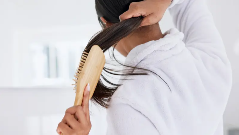 العادات المنزلية لتعزيز نمو الشعر ..  حقيقة أم وهم؟