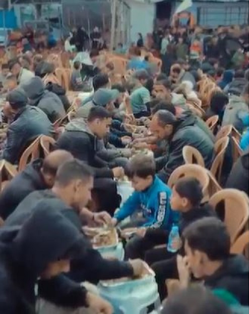 الحملة الأردنية تنظم أكبر إفطار جماعي في غزة