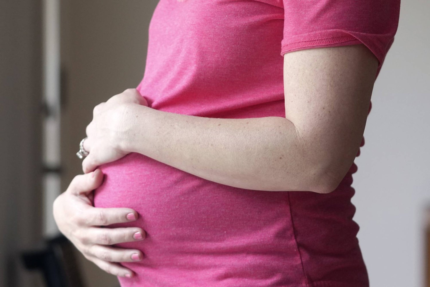 بريطانيا: اعتذار للنساء عن صدمة ما بعد الولادة جراء سوء الرعاية الصحية