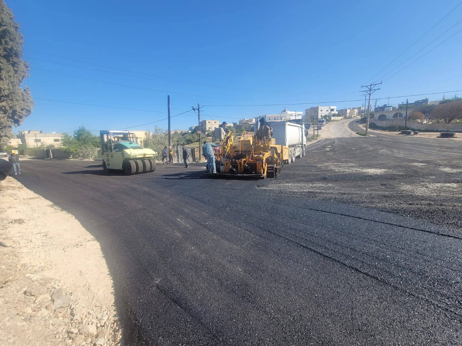 بلدية غرب إربد تبدأ بتوسعة تقاطع زحر - كفر رحتا