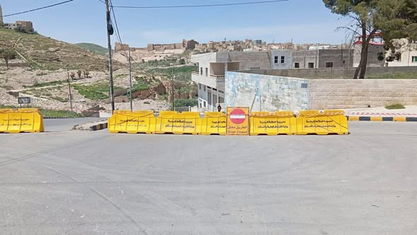 إغلاق طريق المرج لبدء أعمال تتعلق بإنشاء تلفريك الكرك 