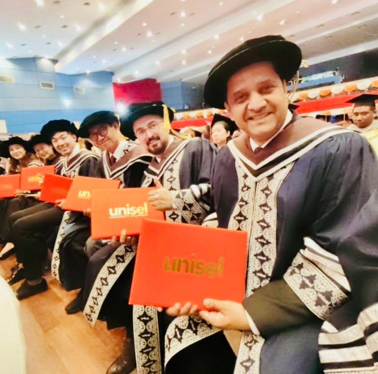 الشلبي يهنئ الشكيلي بحصوله على الدكتوراة في الإدارة من جامعة أونيسل الماليزية