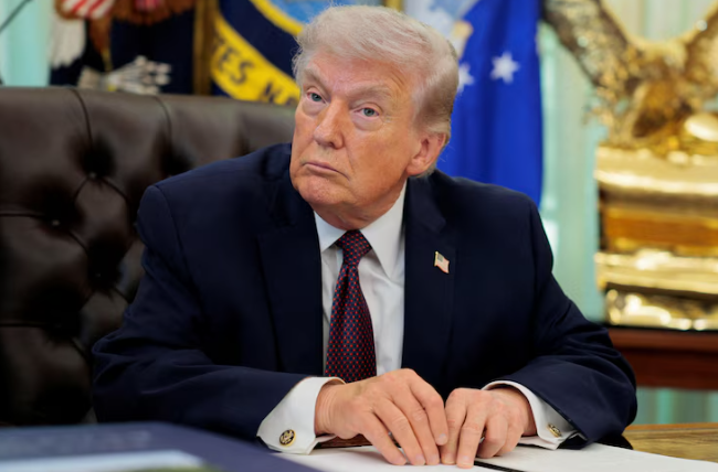 ترامب: لو كان بيدي لاحتفظت بالنفط الإيراني 