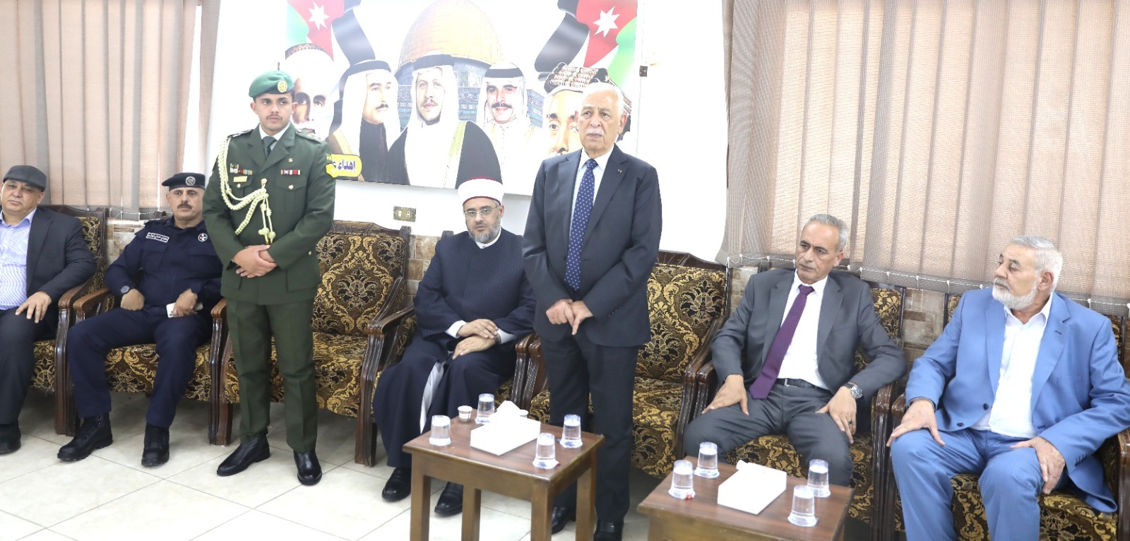 مندوبا عن الملك وولي العهد ..  العيسوي يعزي عشيرة بني هاني