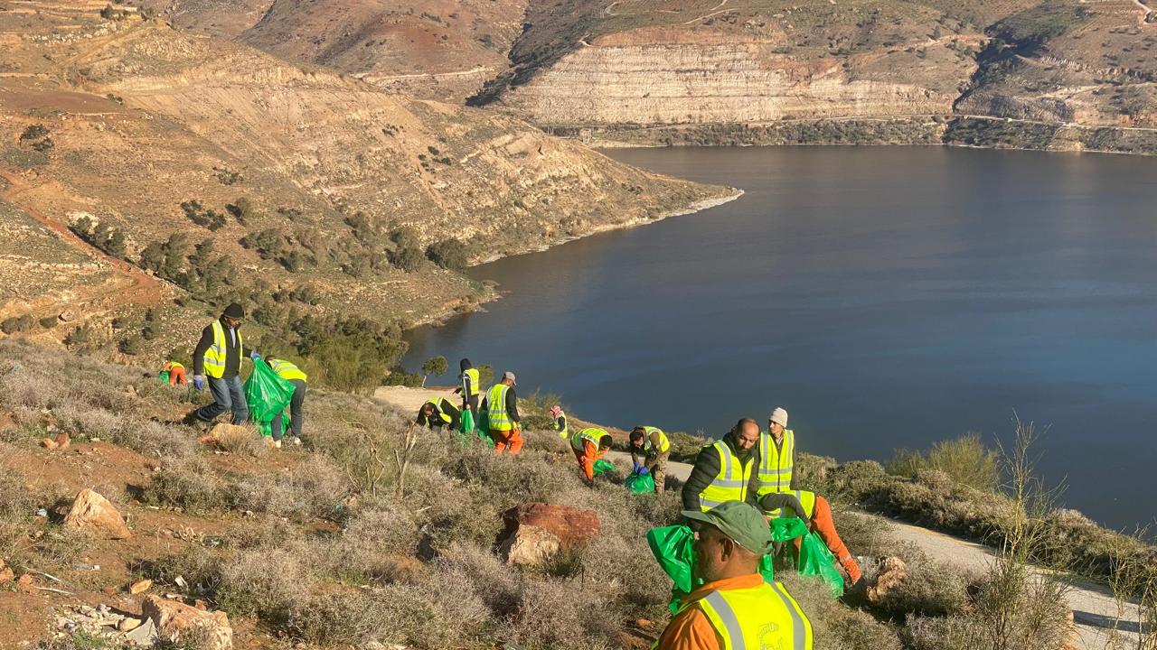 حملة نظافة شاملة في السلط تنفيذاً للاستراتيجية الوطنية