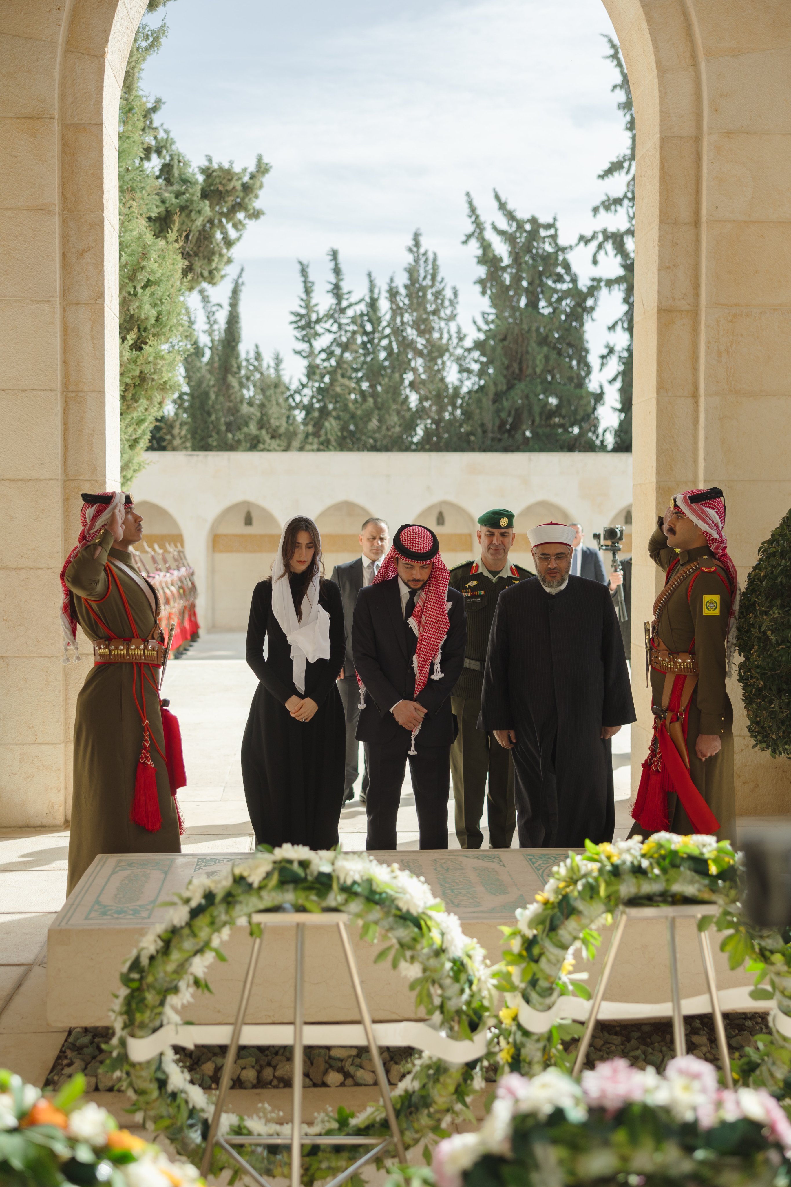 نائب الملك يزور ضريح جده الحسين بمناسبة الذكرى الـ 27 لوفاته